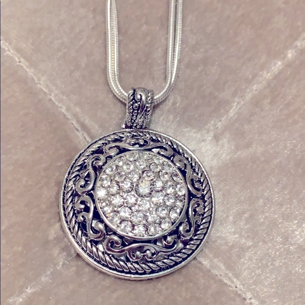 Noelle round medallion necklace, silver crystals